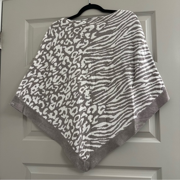 Barefoot Dreams Cozychic Ultralite Ocean Breeze Poncho - Picture 2 of 5